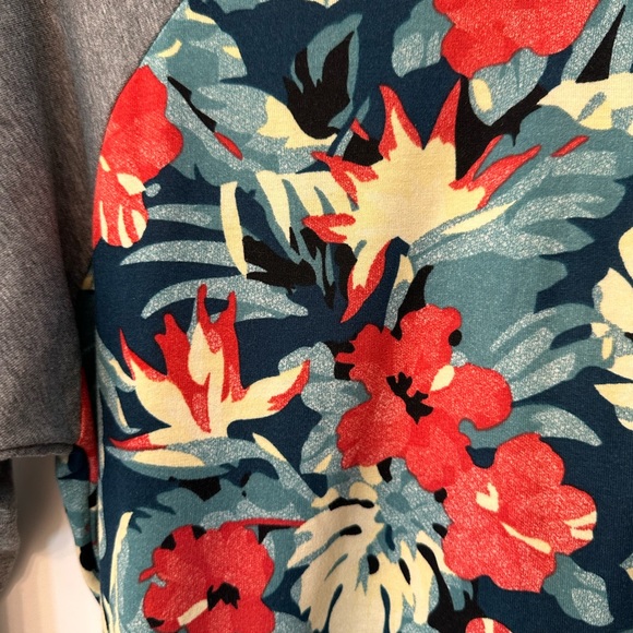 Lularoe Randy Tee Hawaiian Floral - Picture 3 of 4